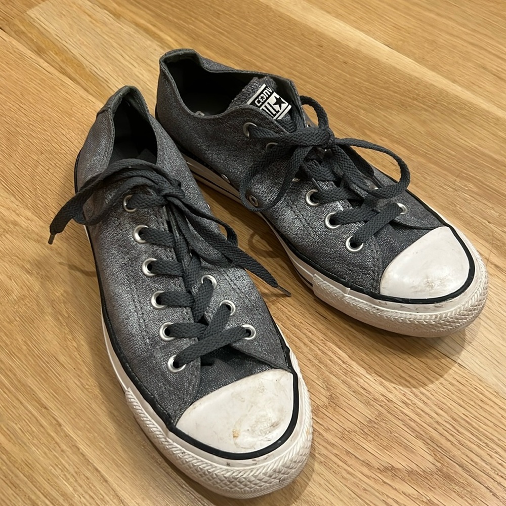 Grey low top converse sneakers size 9